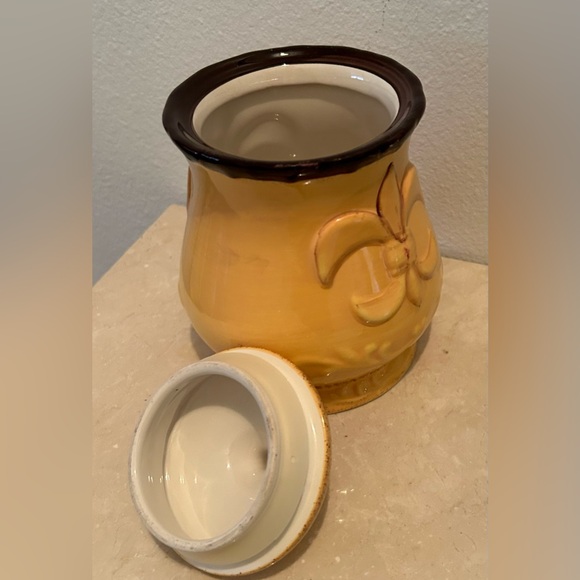 Tuscany ACK Casa Vero Hand Painted, yellow,  Fleur de lis Design Canister. 7.75” - Picture 7 of 9